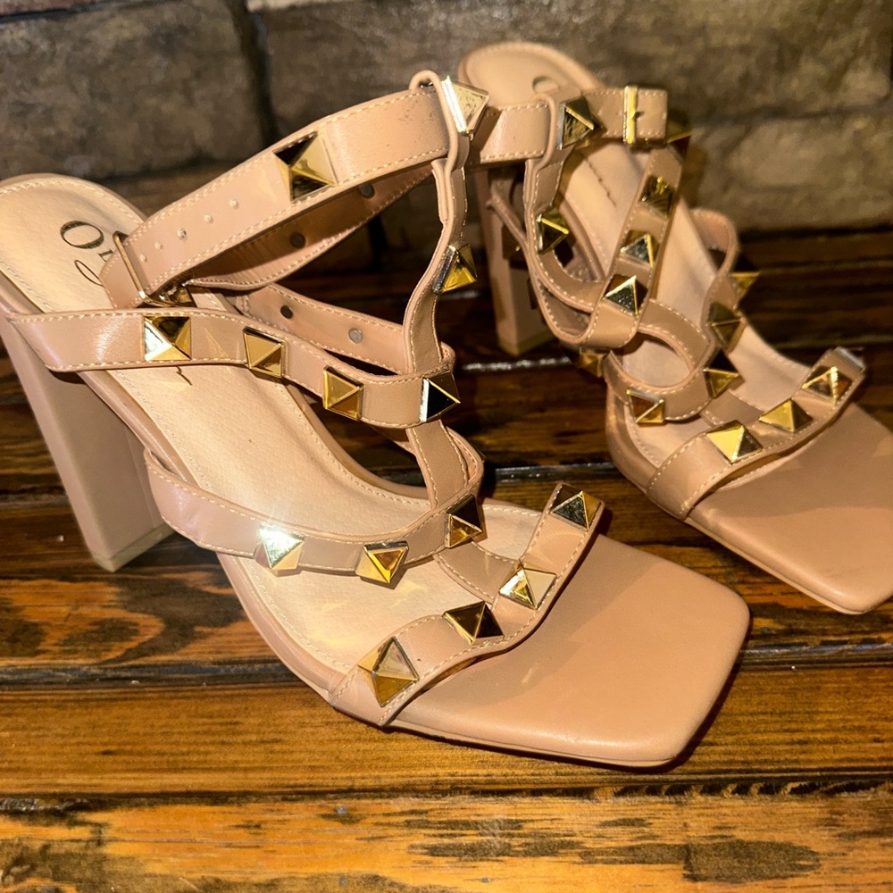 Tan Heels with Gold Studs brand new 8.5